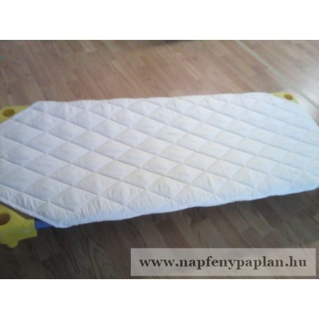 Steppelt lepedő fektetőágyra (fehér, microfeeber)
