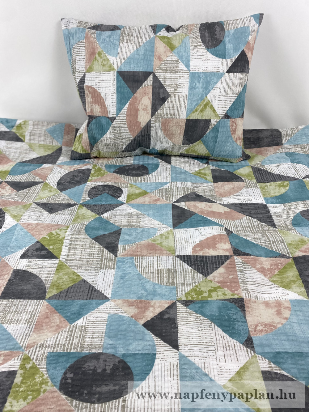 Image of Krepp geo mintás ágyneműhuzat garnitúra (3 részes, 200-as,)